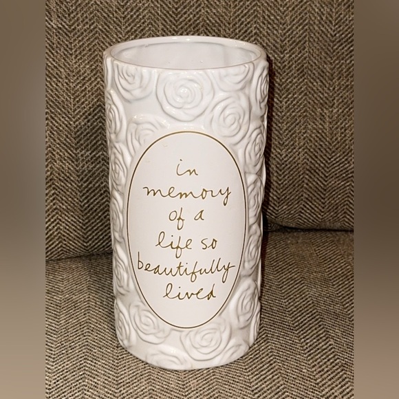 White and Gold Memorial Vase In Memory Of A Life So Beautifully Lived - Picture 1 of 4